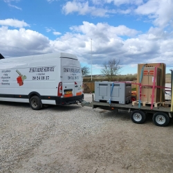 Bil og trailer pakket til installation af pillefyr i Brovst, Nordjylland