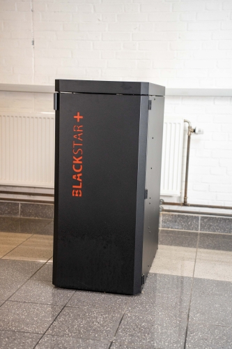 Sidebillede af Blackstar pillefyr med brugervenligt design