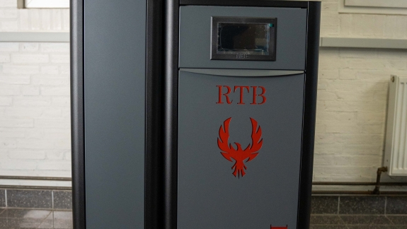 RTB pillefyr af Phoenix-modellen med 300 liters beholder.